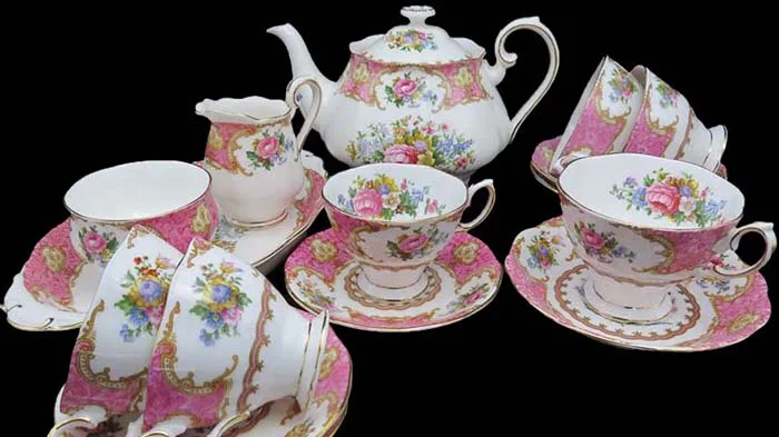 Lady Carlyle theeservies