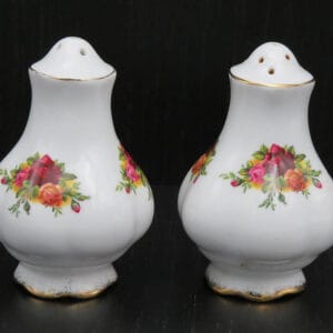 old-country-roses-peper-en-zout-stel