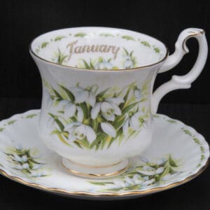 royal-albert-flower-of-the-month-dames-januari