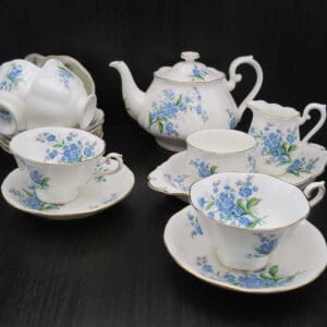 royal-albert-forget-me-not-theeservies