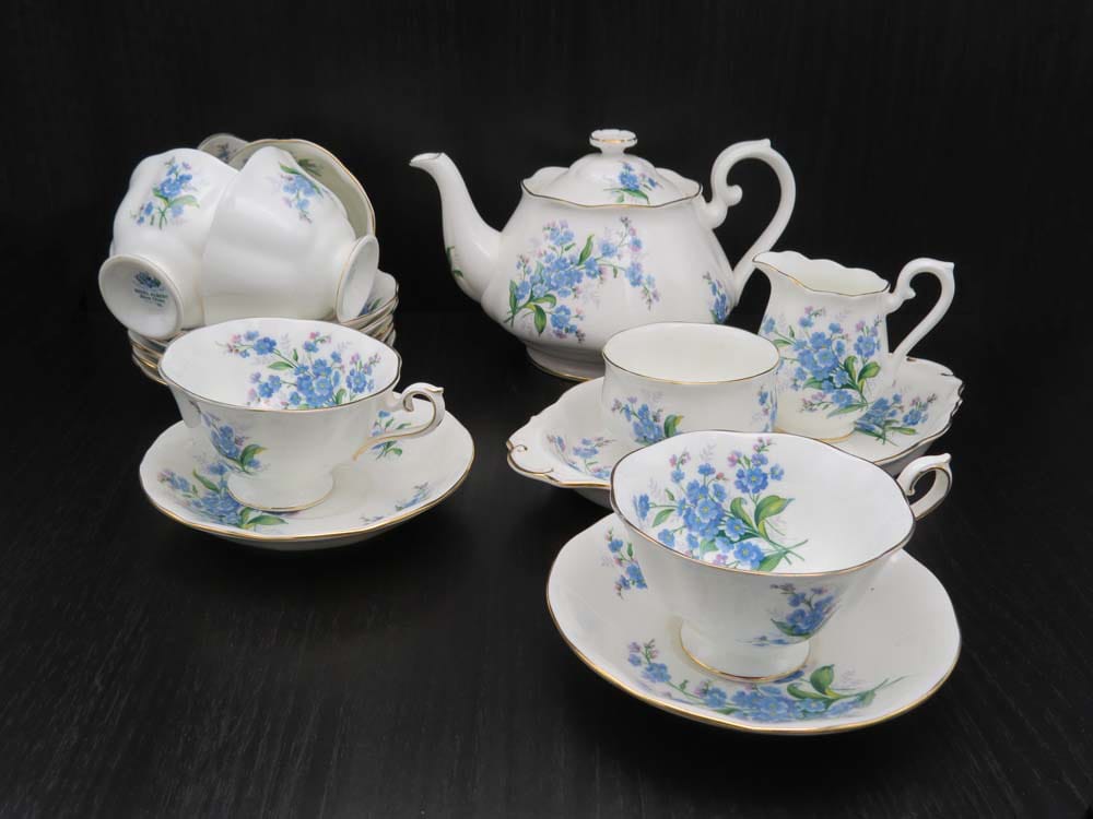 royal-albert-forget-me-not-theeservies