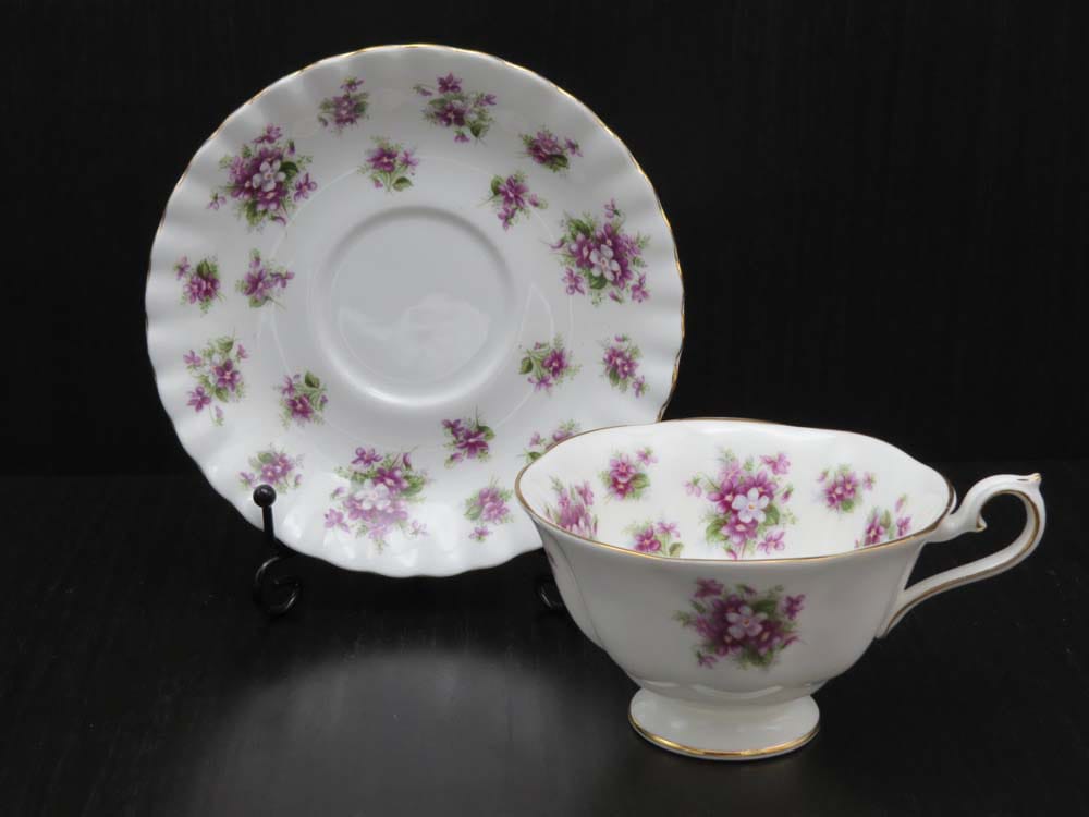 Royal-Albert-Sweet-Violets-avon-kop-en-schotel